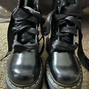 Dr martens black with ribbon laces